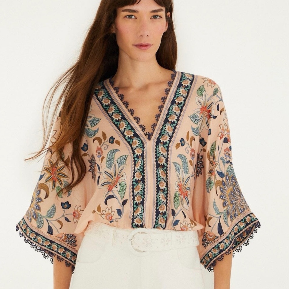 FARM Rio Soft Pink Floral Delhi Tapestry Kimono Sleeve Bodysuit